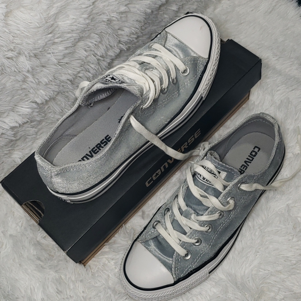 Converse Women's Gray velvet sneakers 7.5 - Picture 2 of 4